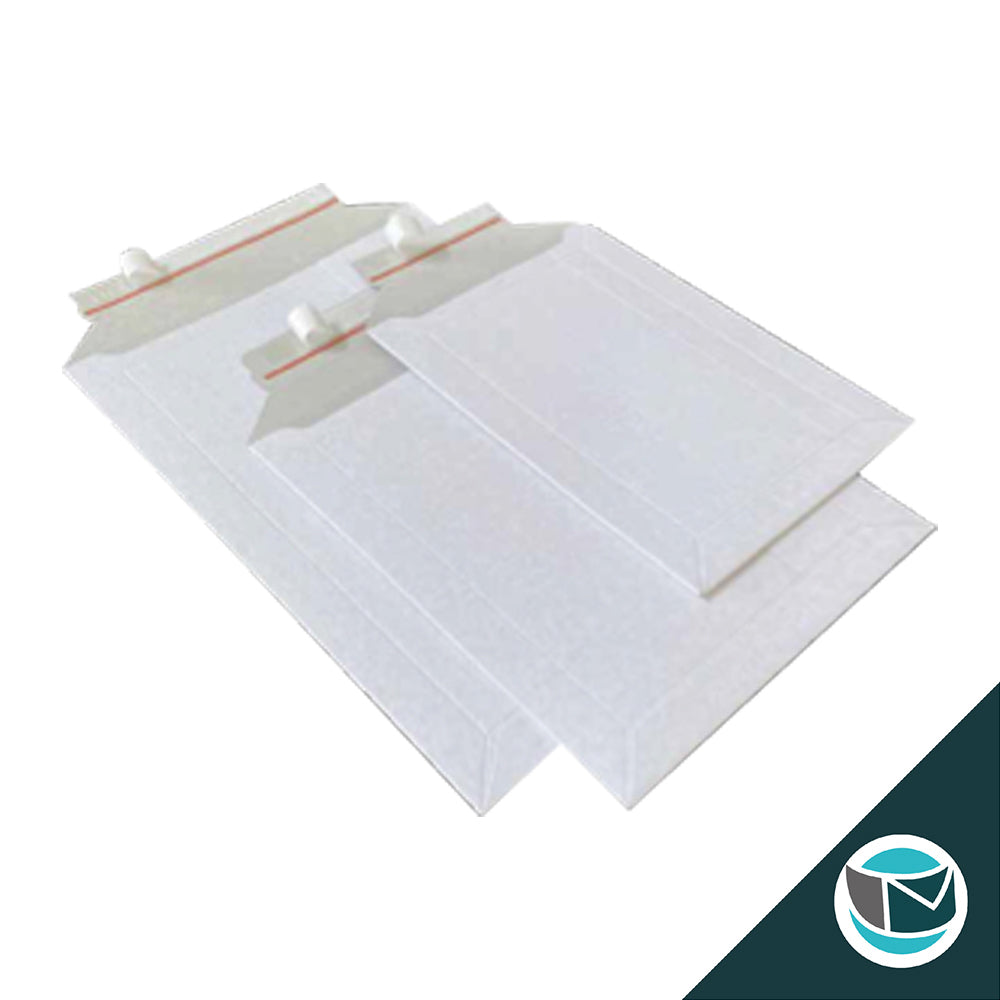 Witte kartonnen enveloppen van ONGESTREKEN 440gr EB4